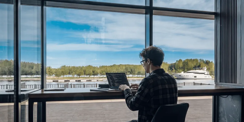 Удаленка в Бухта Коприно